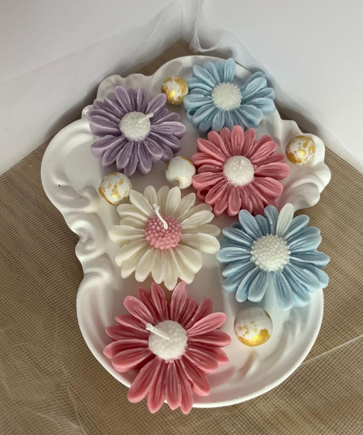 Handmade Daisy Flower Candle | Decorative Scented Candle for Home Décor & Gifts | Fragrance