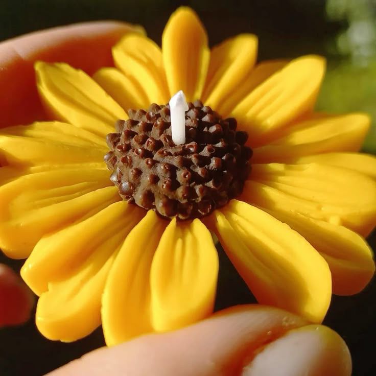 Handmade Daisy Flower Candle | Decorative Scented Candle for Home Décor & Gifts | Fragrance