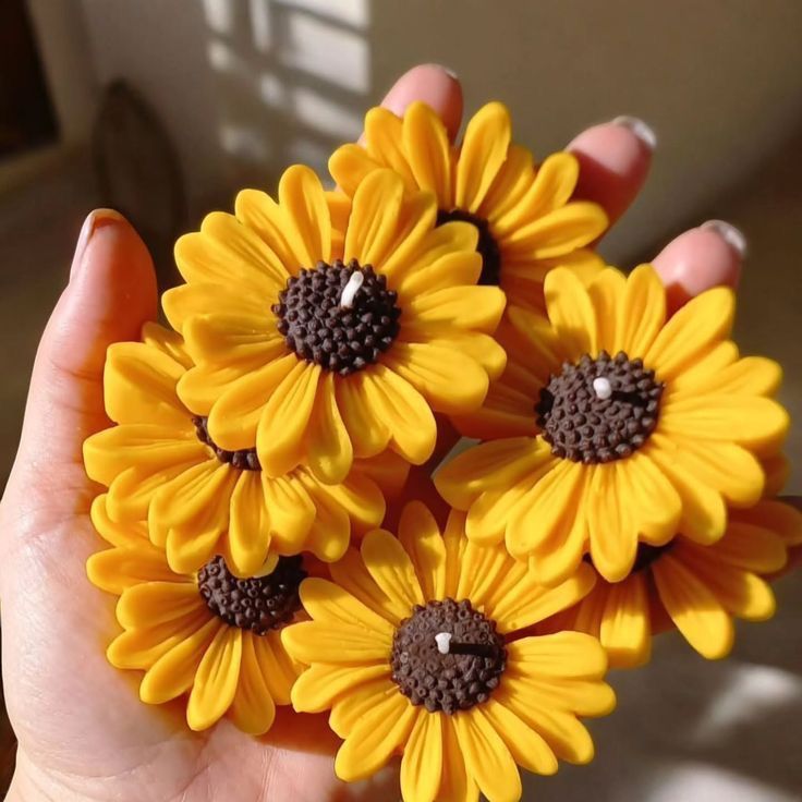 Handmade Daisy Flower Candle | Decorative Scented Candle for Home Décor & Gifts | Fragrance